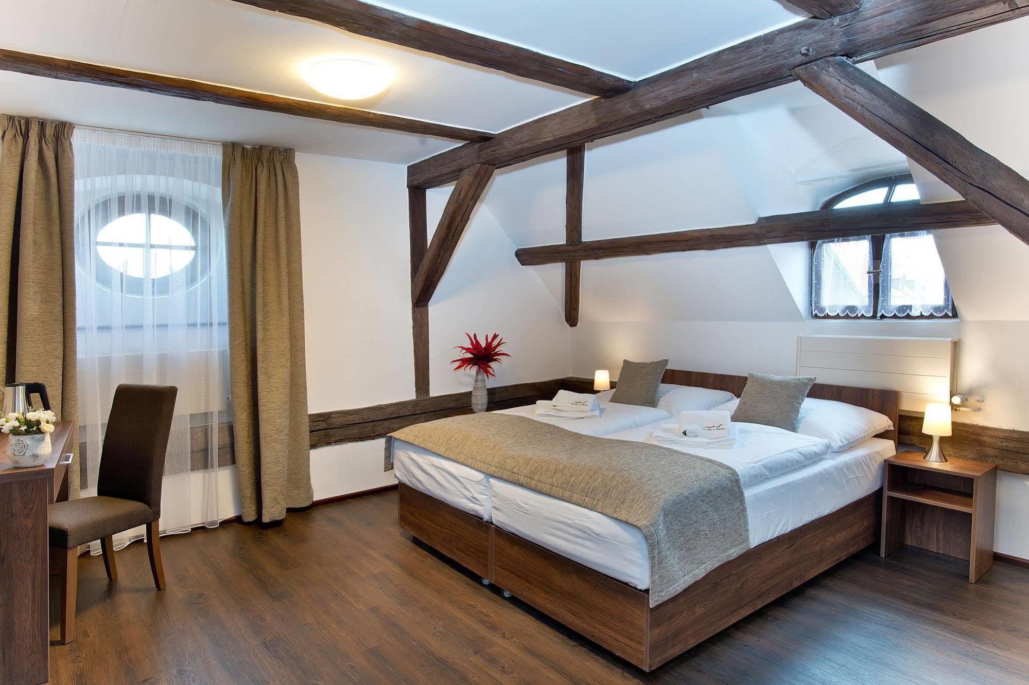 Hotel U Hada Zatec Kültér fotó
