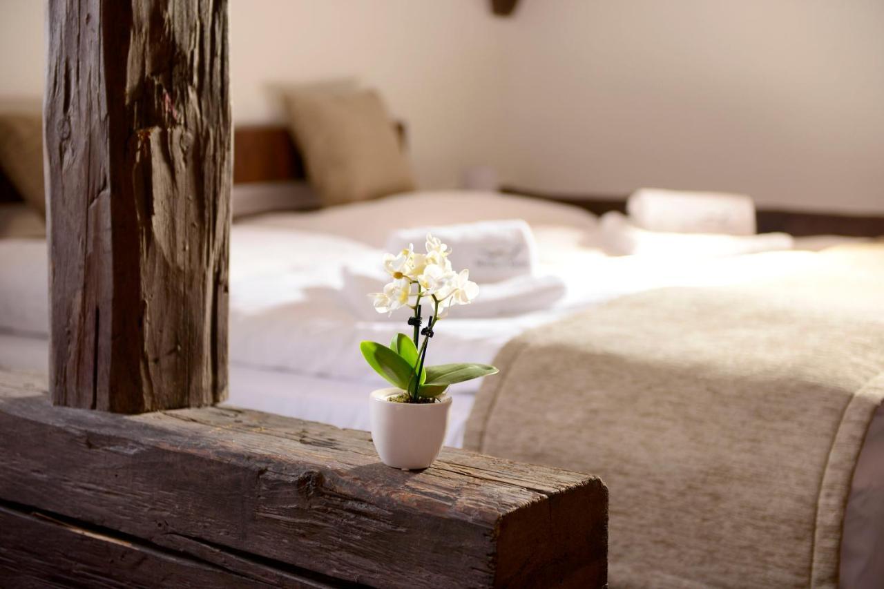 Hotel U Hada Zatec Kültér fotó